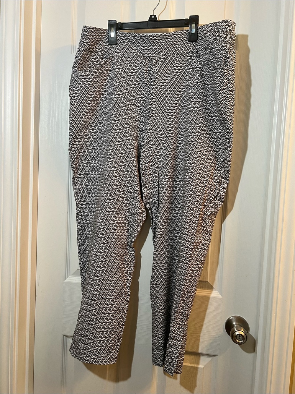Chico's perfect stretch Black and White Patterned Leggings size 2.5 or 14 - Picture 2 of 5